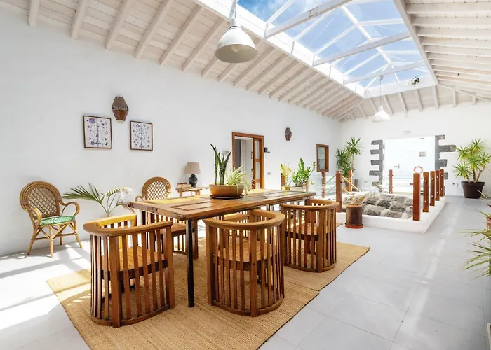 Cuarto Botanico Studio - Shared Pool - Central Island Location - 10 Mins Drive To Famara And La Santa